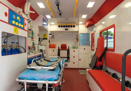 千里護送，轉運救護車帶動救護車廠家發(fā)展02